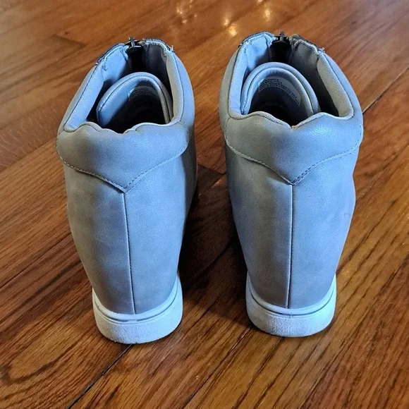 Women size 9 Maurices wedge booties. Gray. - Picture 3 of 7